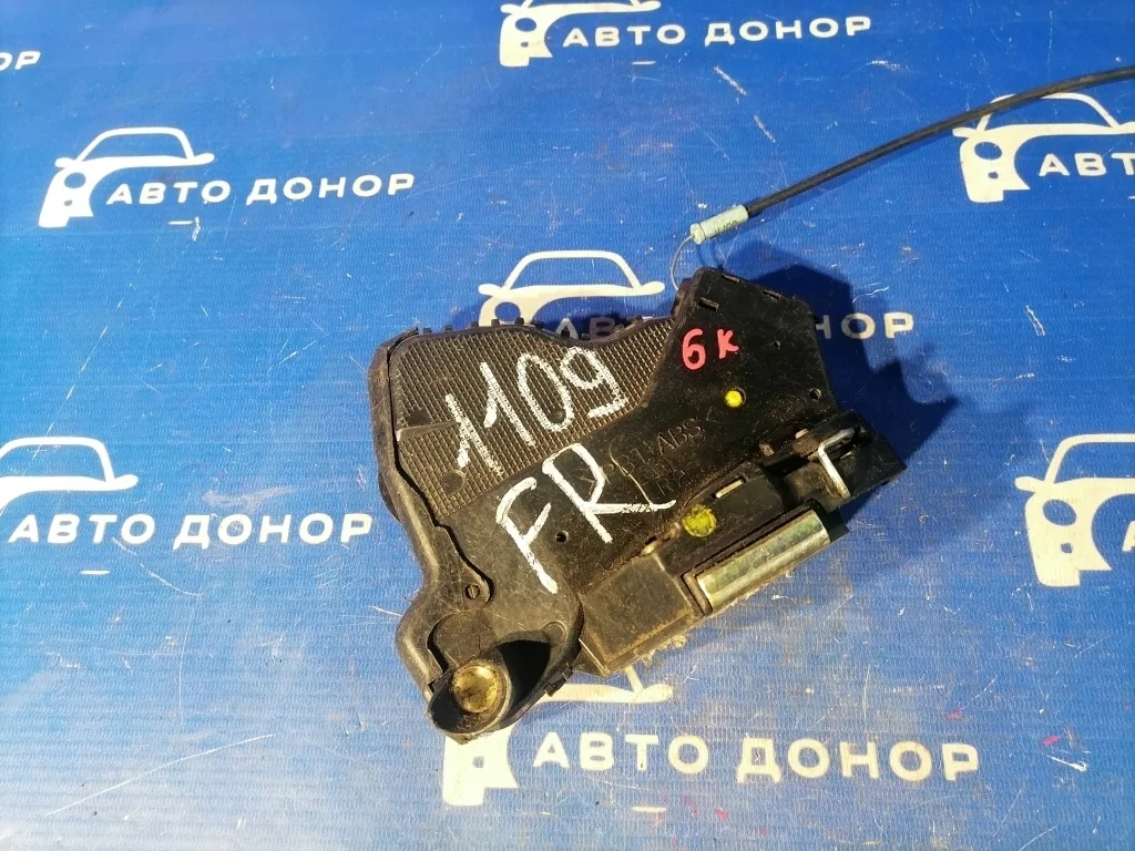 замок двери TOYOTA VOXY AZR65 -