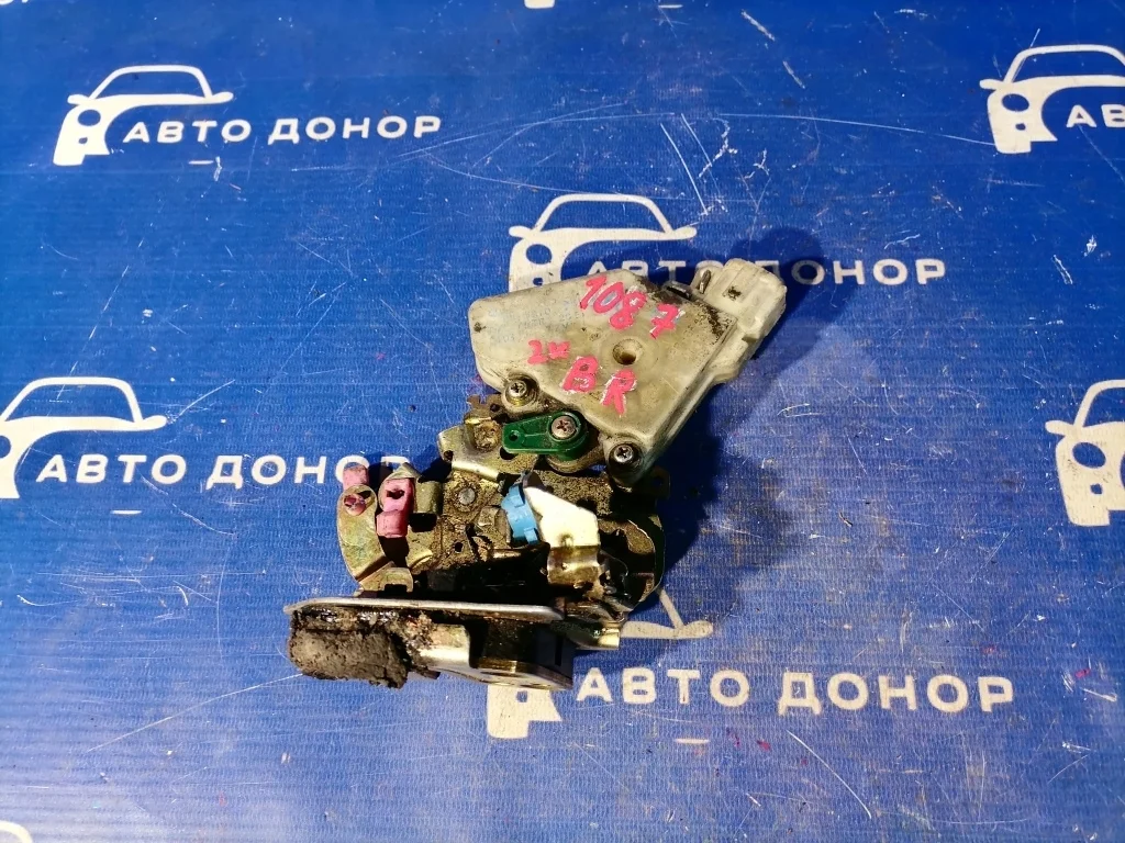 замок двери NISSAN AVENIR RW11 - R 82502AA210