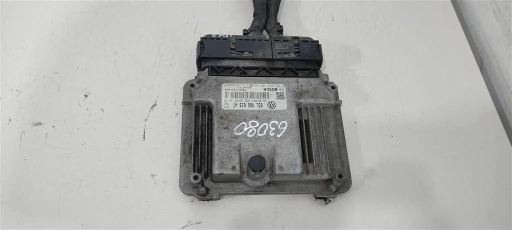 Блок управления двигателем 03L906018AT  2.0 TDI V