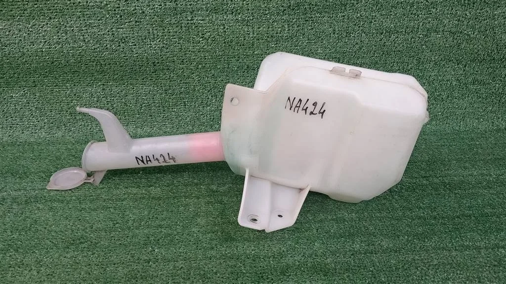 Б.у. бачок омывателя MITSUBISHI GRANDIS NA4W MITSUBISHI GRANDIS NA4W