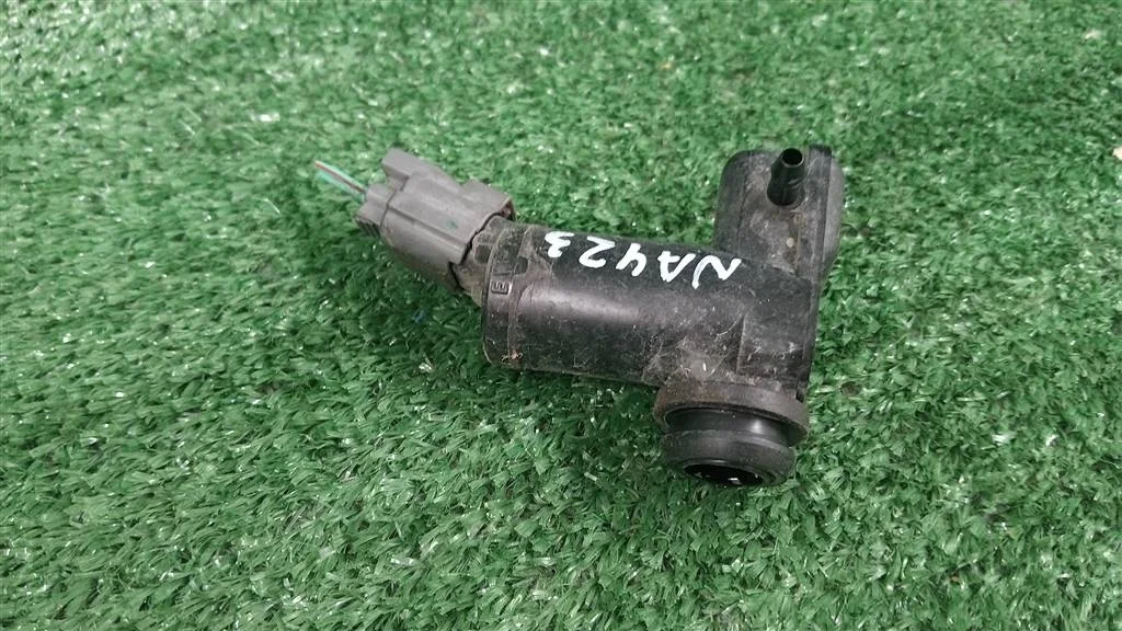 Б.у. насос омывателя MITSUBISHI GRANDIS NA4W MITSUBISHI GRANDIS NA4W