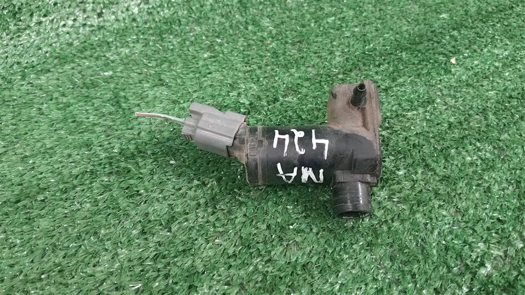 Б.у. насос омывателя MITSUBISHI GRANDIS NA4W MITSUBISHI GRANDIS NA4W