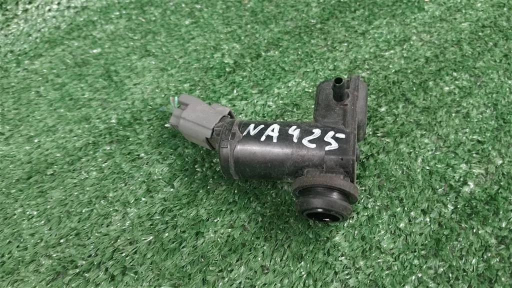 Б.у. насос омывателя MITSUBISHI GRANDIS NA4W MITSUBISHI GRANDIS NA4W