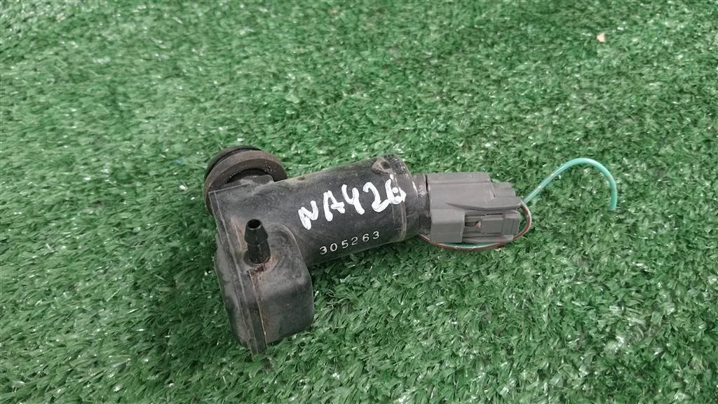 Б.у. насос омывателя MITSUBISHI GRANDIS NA4W MITSUBISHI GRANDIS NA4W