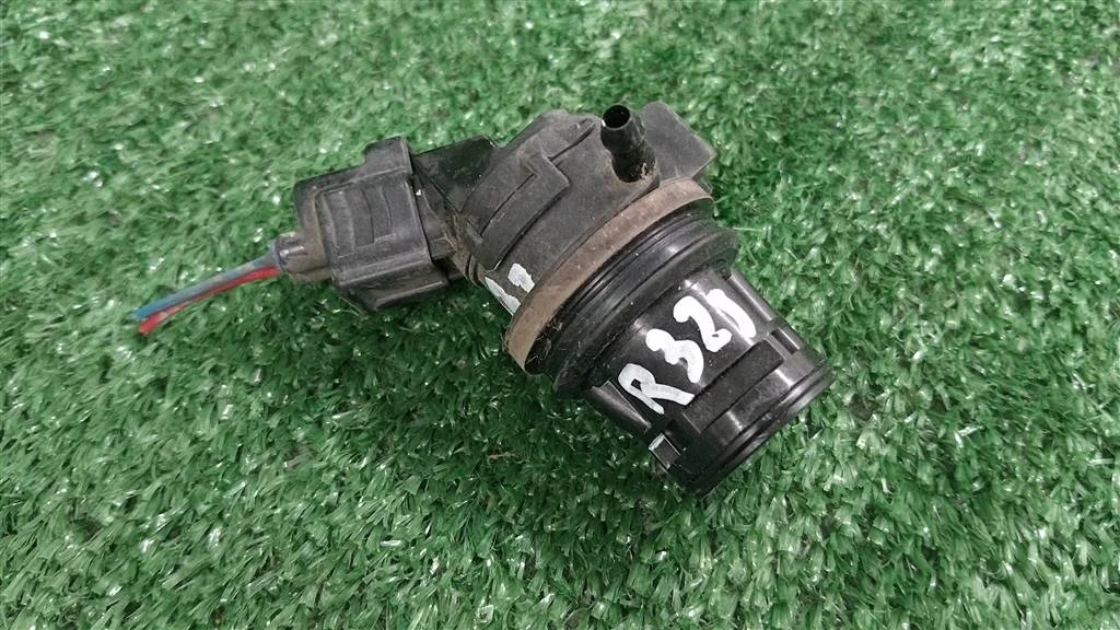 Б.у. насос омывателя TOYOTA RAV4 ACA30 TOYOTA RAV4 ACA30