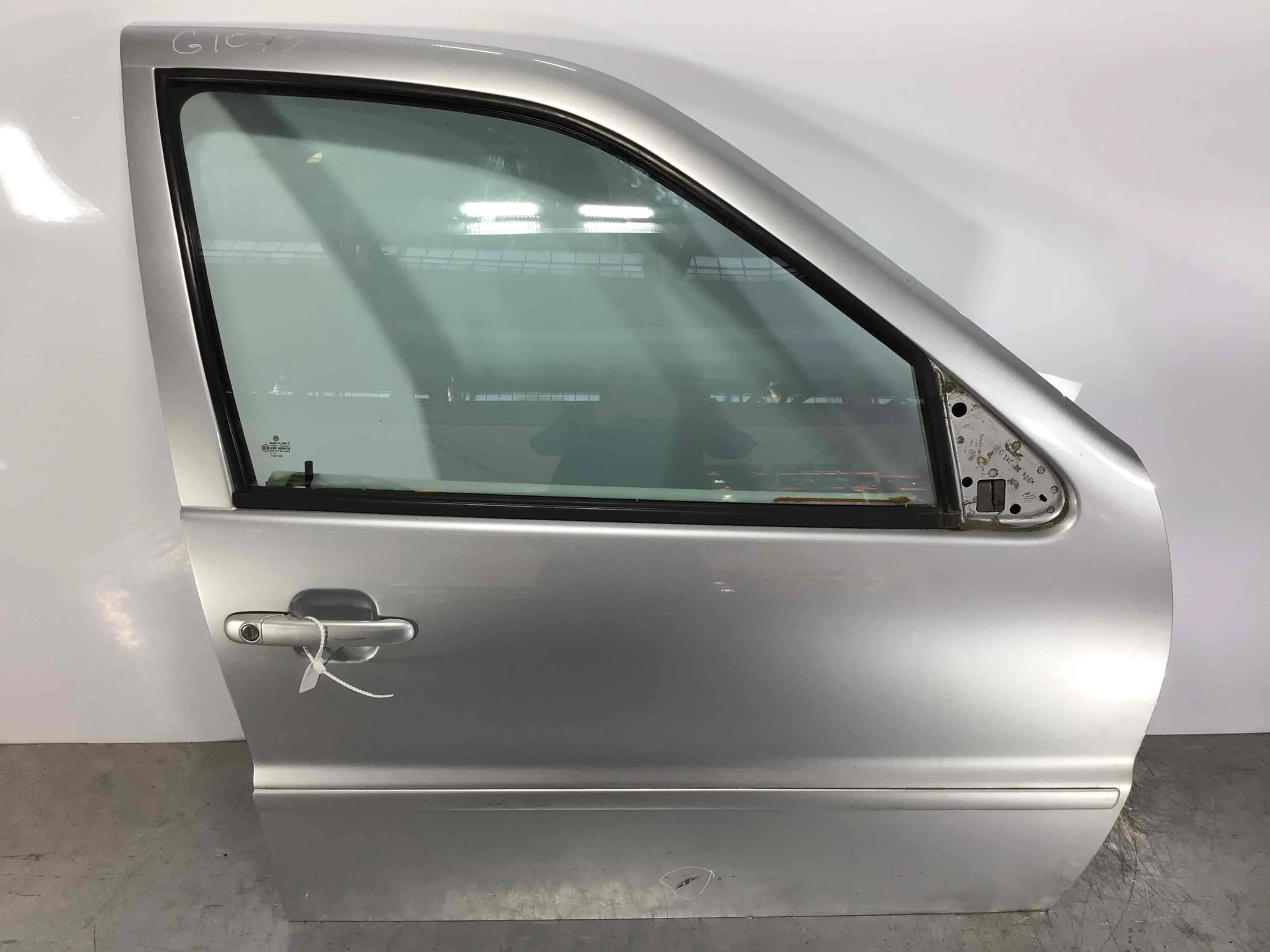 Дверь передняя правая Volkswagen Polo 3 поколение [рестайлинг] (2000-2002) бензин 1.4 i Механика 5-дв, х/б