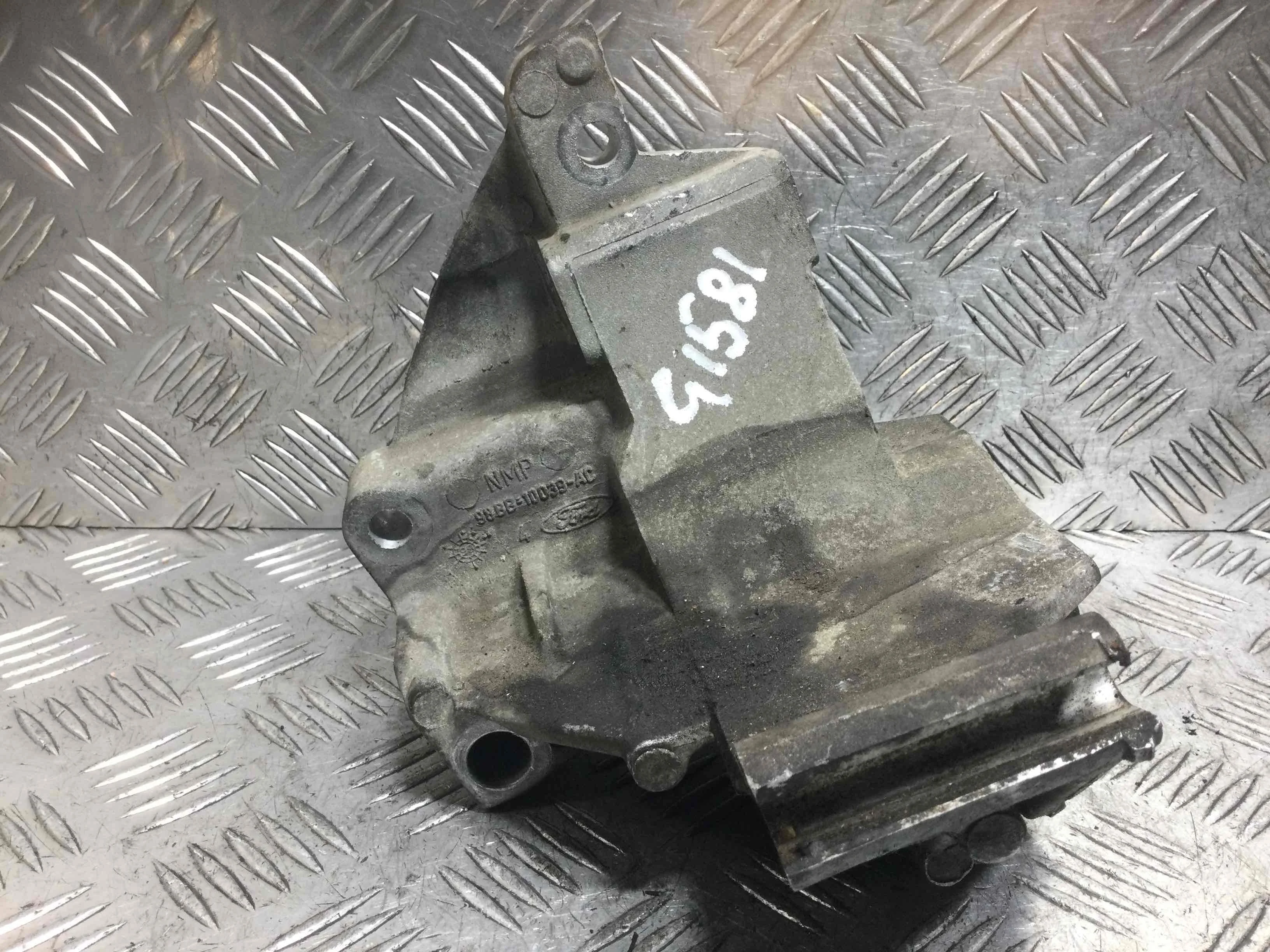 Кронштейн генератора Ford Mondeo 2 поколение (1996-2000) бензин 1.8 i Механика Универсал