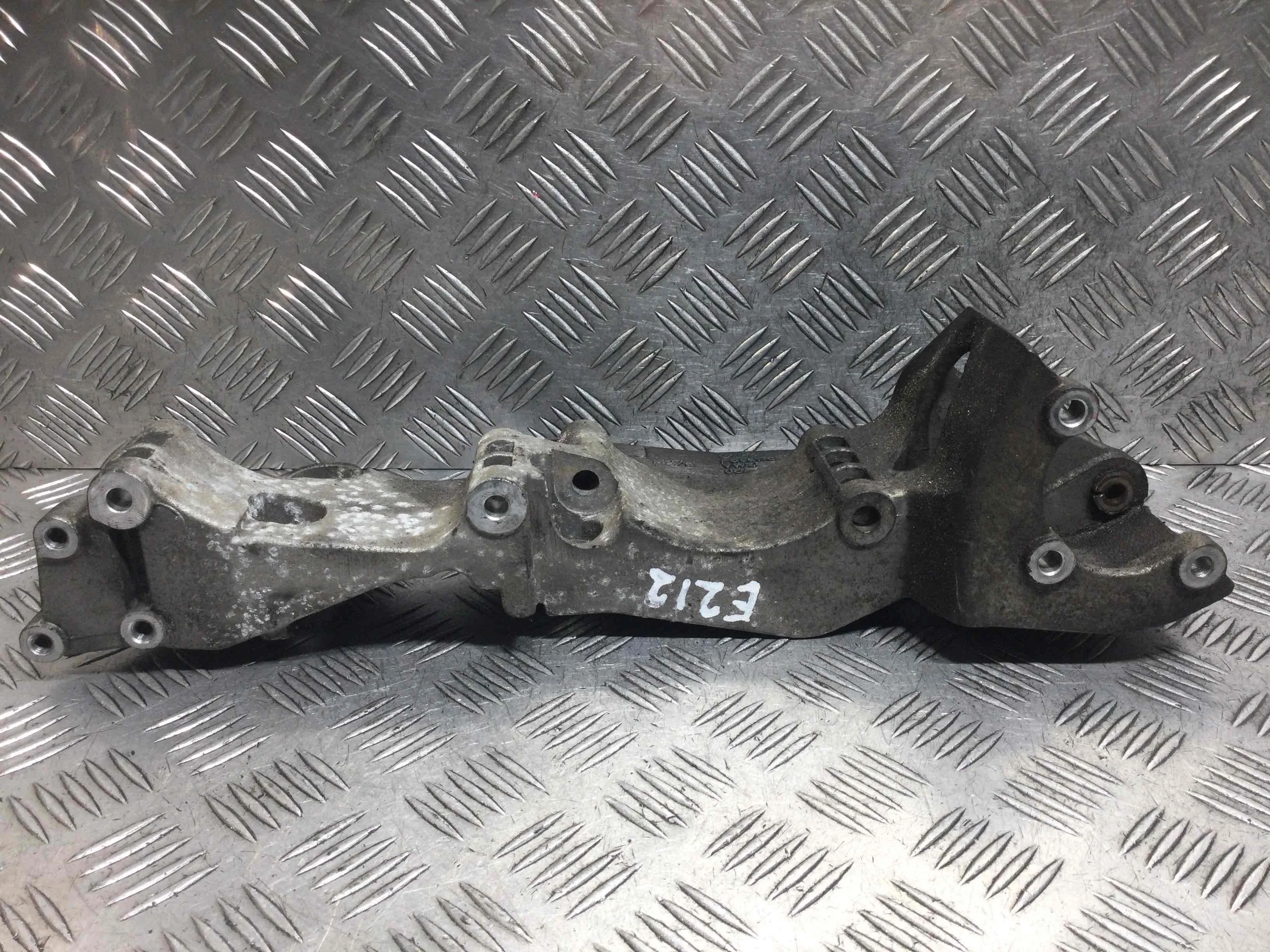 Кронштейн генератора Volkswagen Beetle A4 [рестайлинг] (2005-2010) бензин 1.6 i Механика Х/б