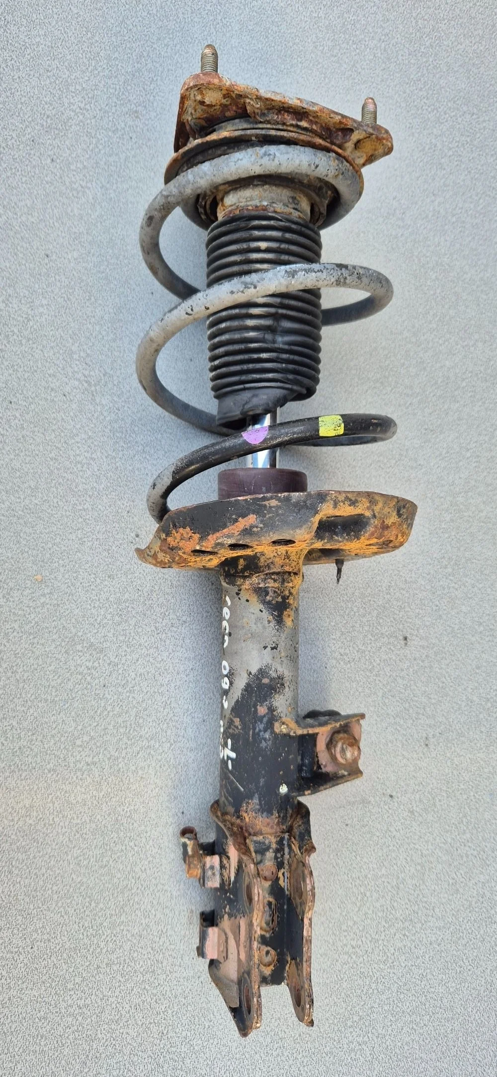 Амортизатор передний левый для Kia Ceed 2007-2012