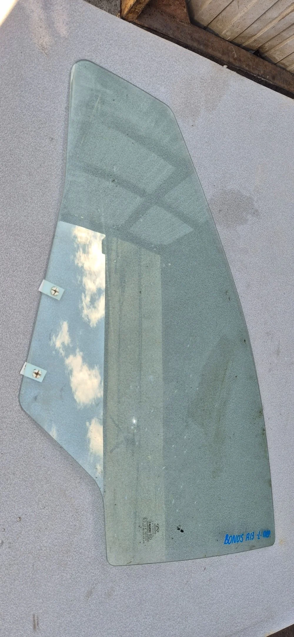 Стекло двери передней левой для Chery Bonus A13