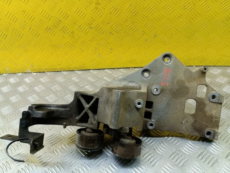 Кронштейн генератора Nissan Navara (D40) 2004-2015 2010 119105X00A ПИКАП 2.5 D YD25DDTI