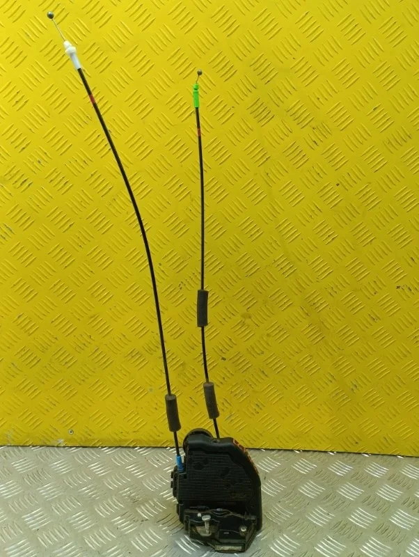 Замок двери задней левой Toyota Land Cruiser Prado 150 (2009-2023) 2012 6906033120 2.7 I 2TRFE