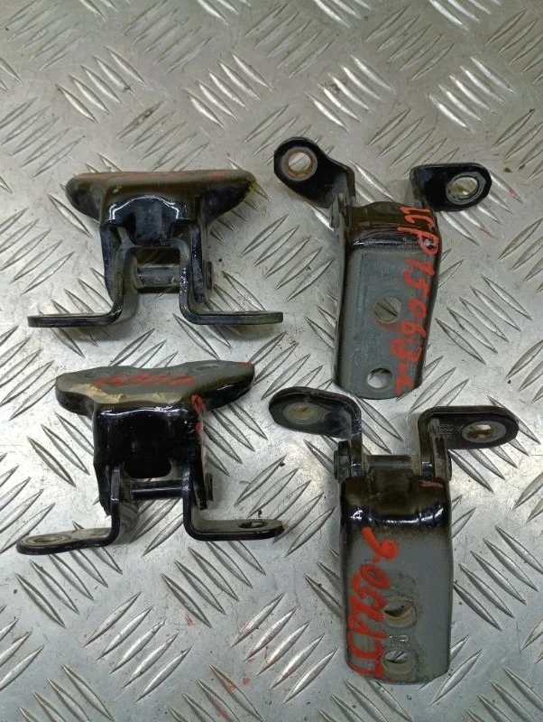 Петля двери Toyota Land Cruiser Prado 150 (2009-2023) 2012 6878052031 2.7 I 2TRFE