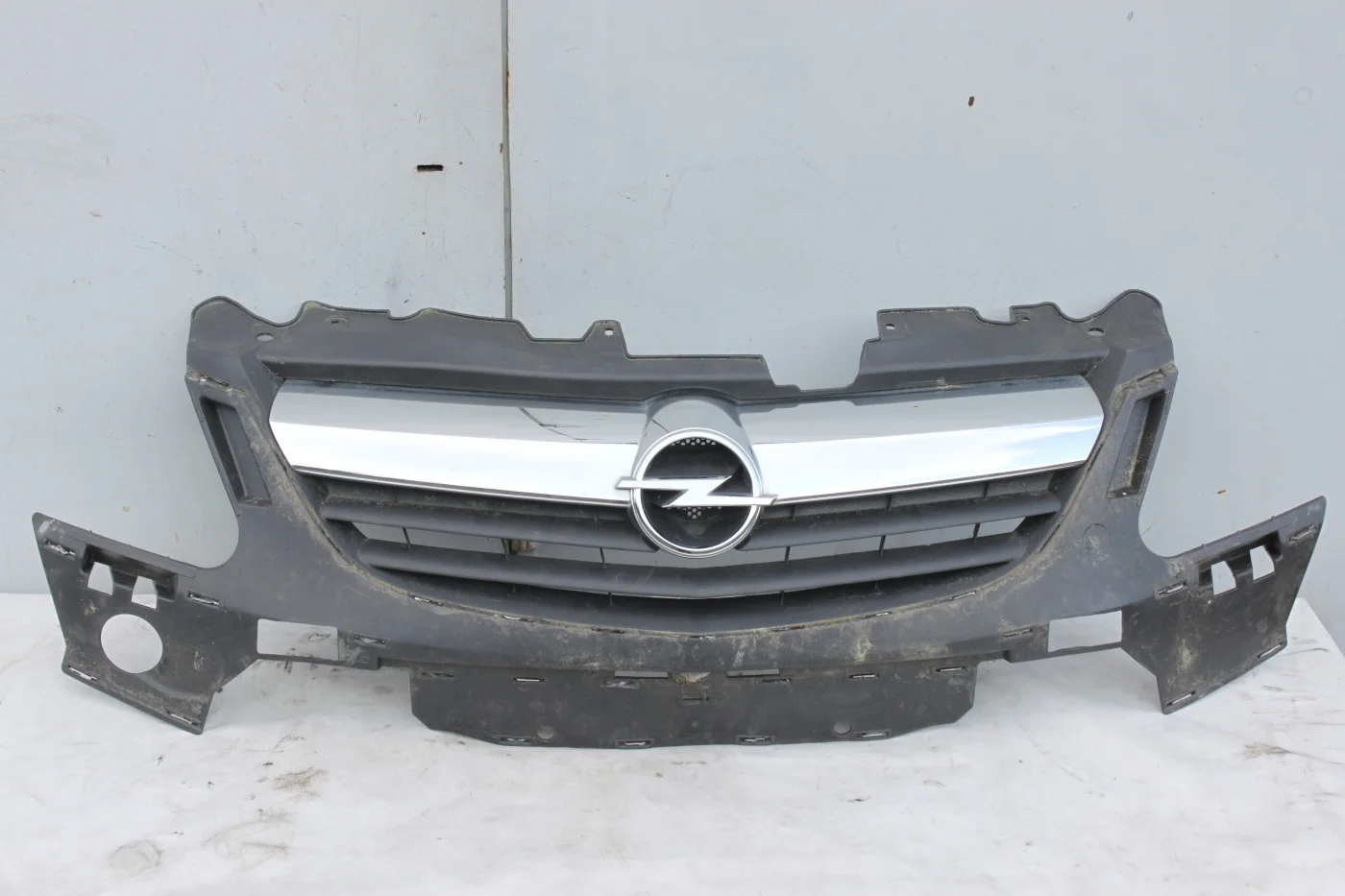 Решетка радиатора в сборе Opel Corsa D 2006-2010