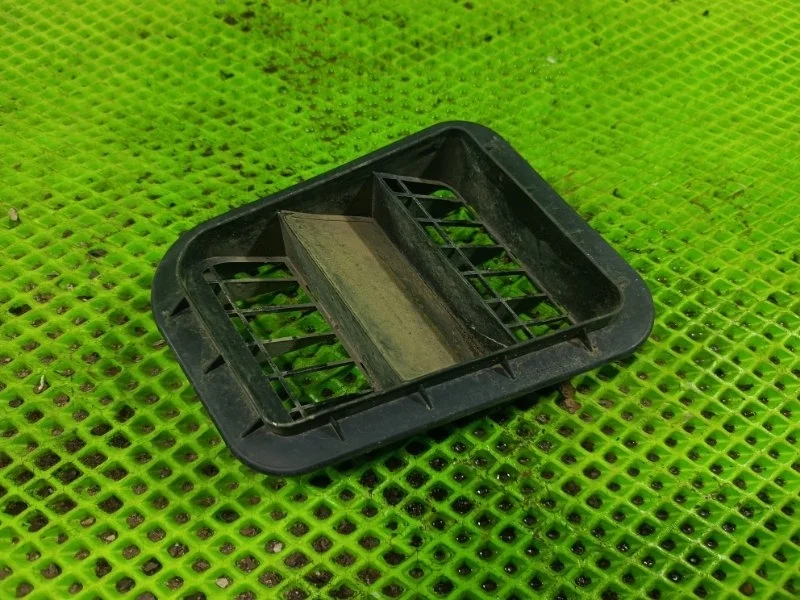 Клапан вентиляции салона правый Kia Ceed 1 2010 975102F200 УНИВЕРСАЛ G4FC