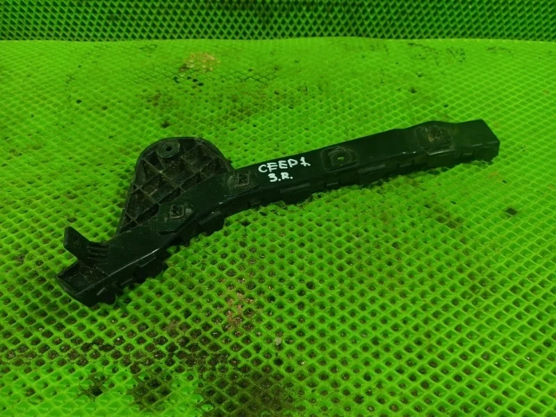 Кронштейн бампера задний правый Kia Ceed 1 2010 866141H000 УНИВЕРСАЛ G4FC