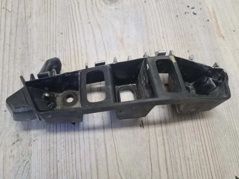 Кронштейн бампера VW Touareg NF 2010 7P