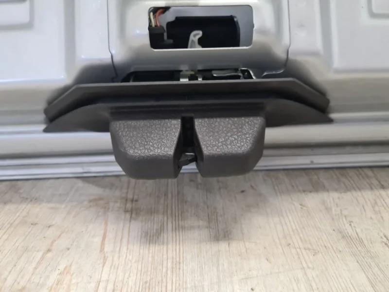 Замок багажника VW Touareg NF 2010 7P