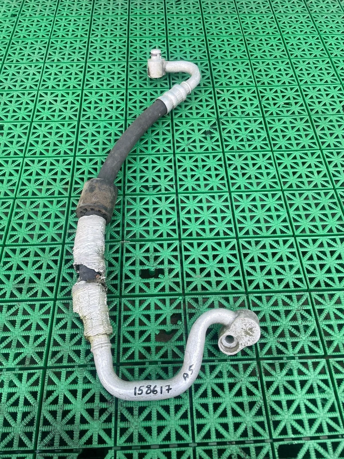 Шланг, трубка кондиционера, хладогента AUDI A3, SKODA OCTAVIA 1Z, VOLKSWAGEN GOLF 5/5+, JETTA 5, PASSAT B6 2005- толст.комп.радиатор б/у A3(2004-2013);OCTAVIA 1Z(2004-2012);GOLF 5(2004-2009);JETTA 5(2005-2009);TOURAN(2003-2010)