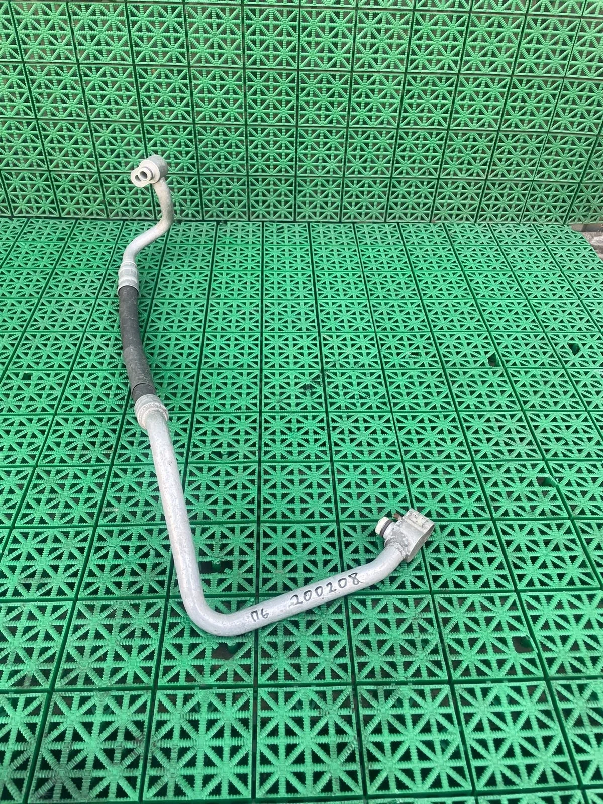 Шланг, трубка кондиционера, хладогента VOLKSWAGEN PASSAT B6 2005- толст.комп.рад. б/у PASSAT B6(2005-2010)