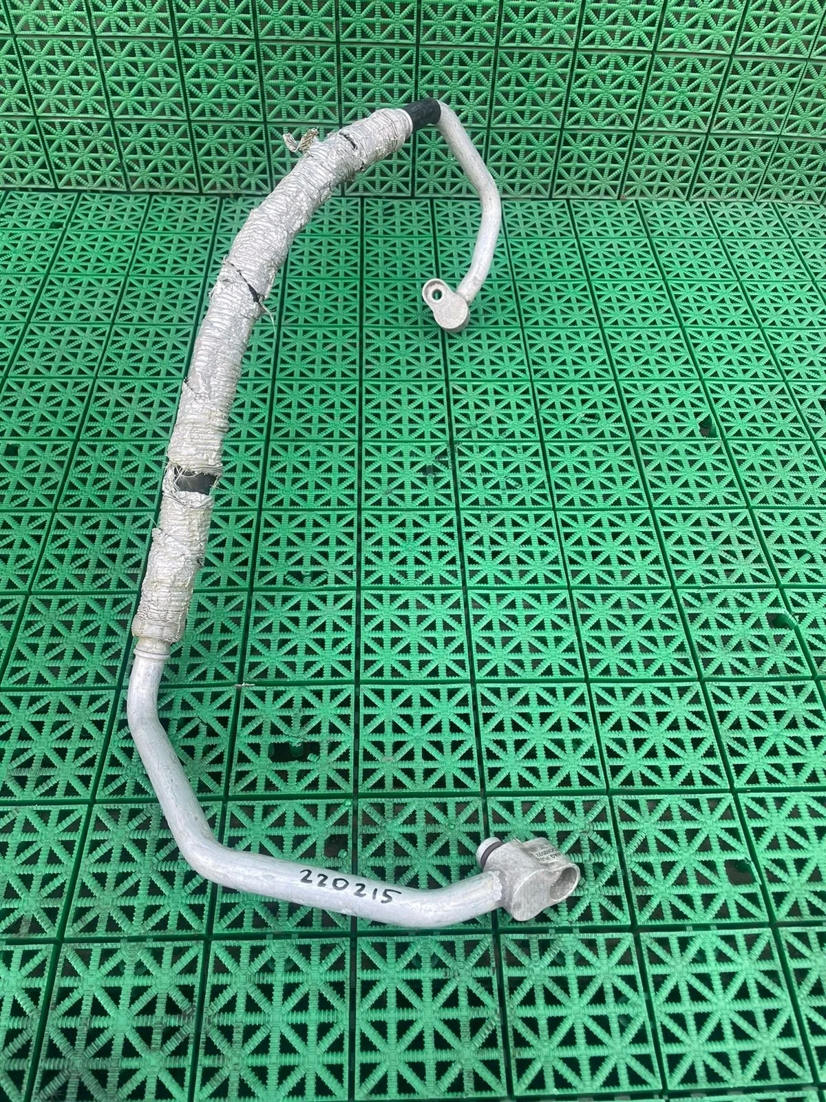 Шланг, трубка кондиционера, хладогента VOLKSWAGEN PASSAT B6 2005- толст.комп.рад. б/у PASSAT B6(2005-2010)