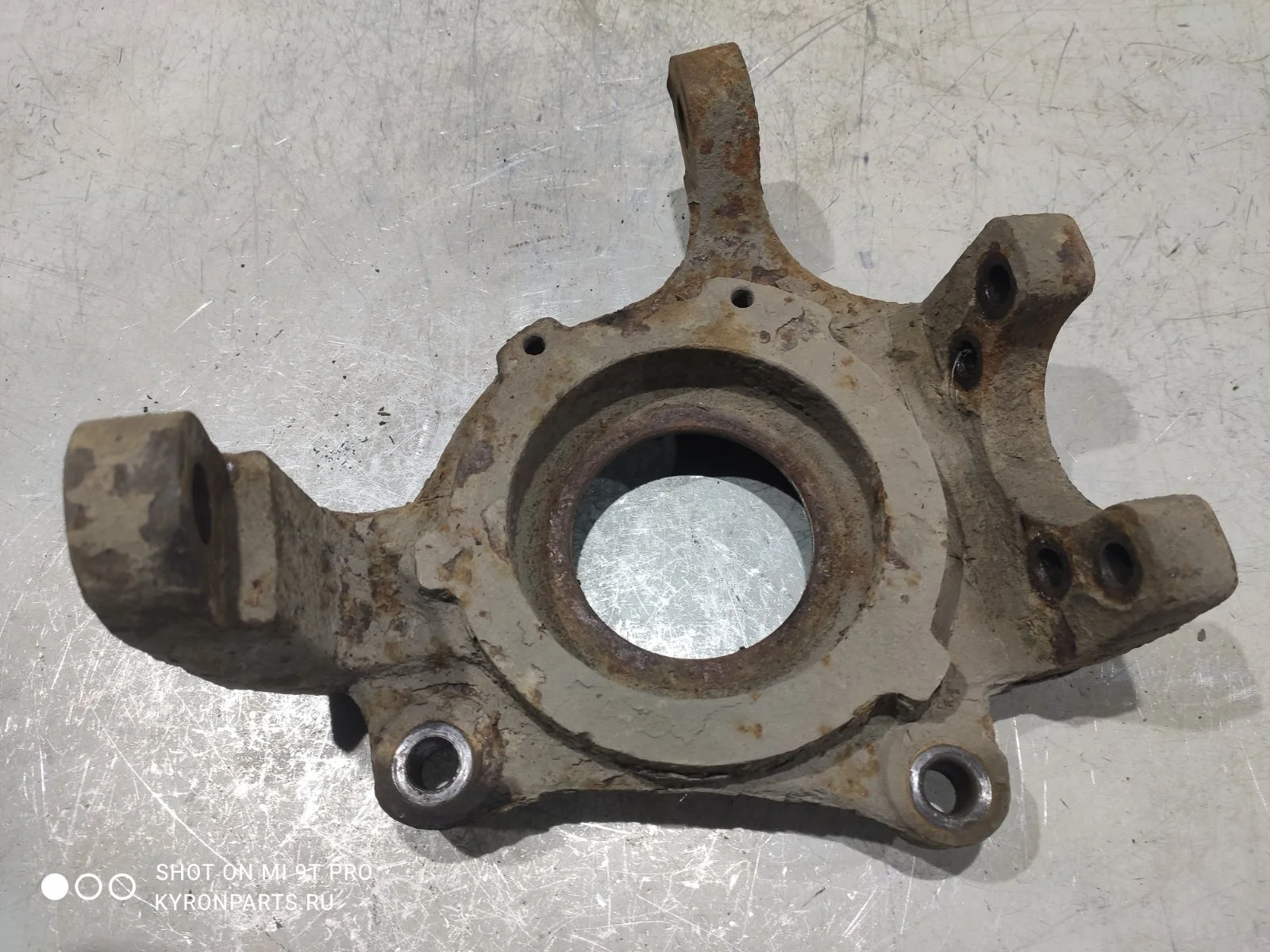 Цапфа (кулак поворотный) SsangYong Rexton 2008 Y250