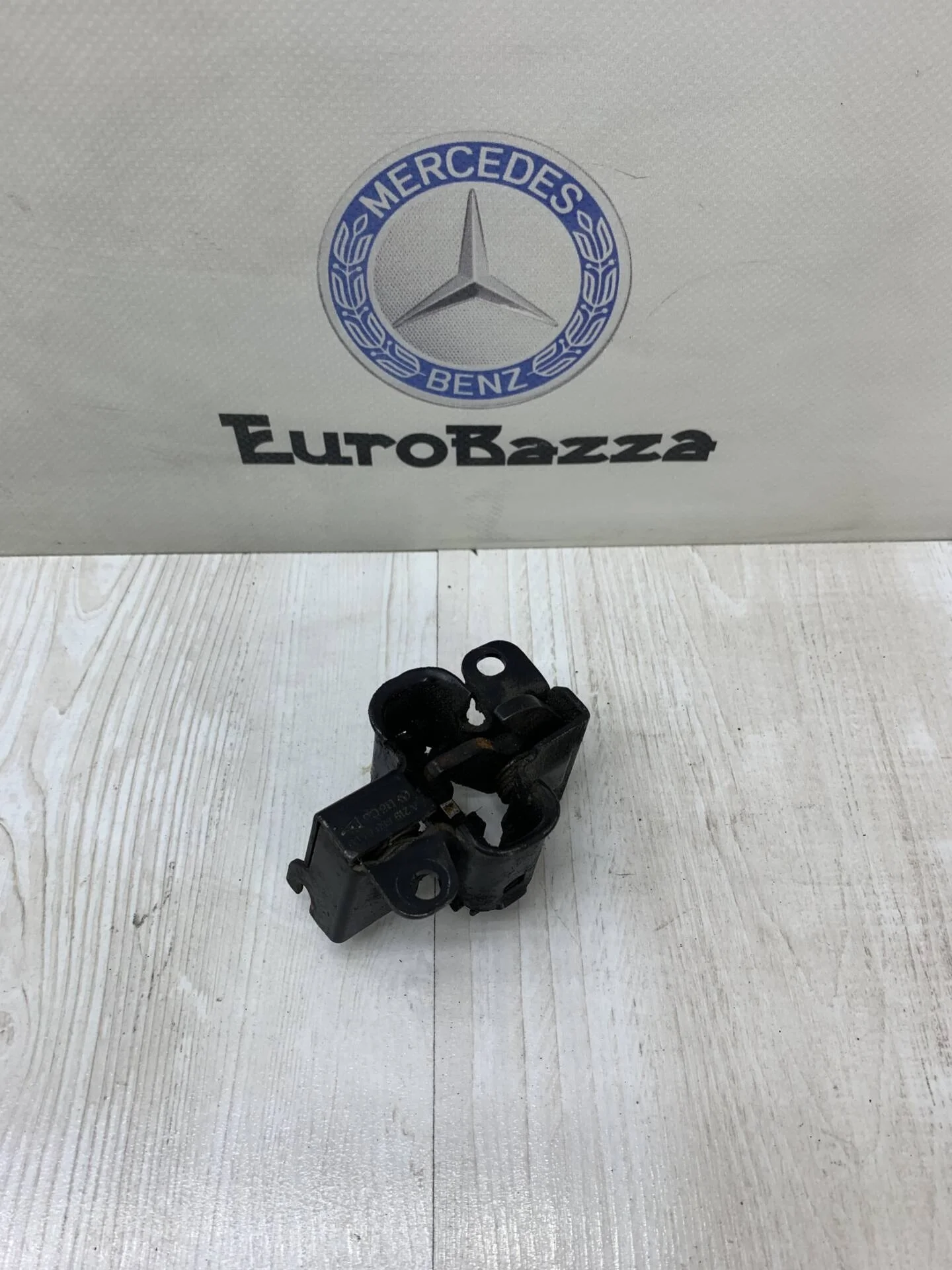 Замок капота Mercedes W209