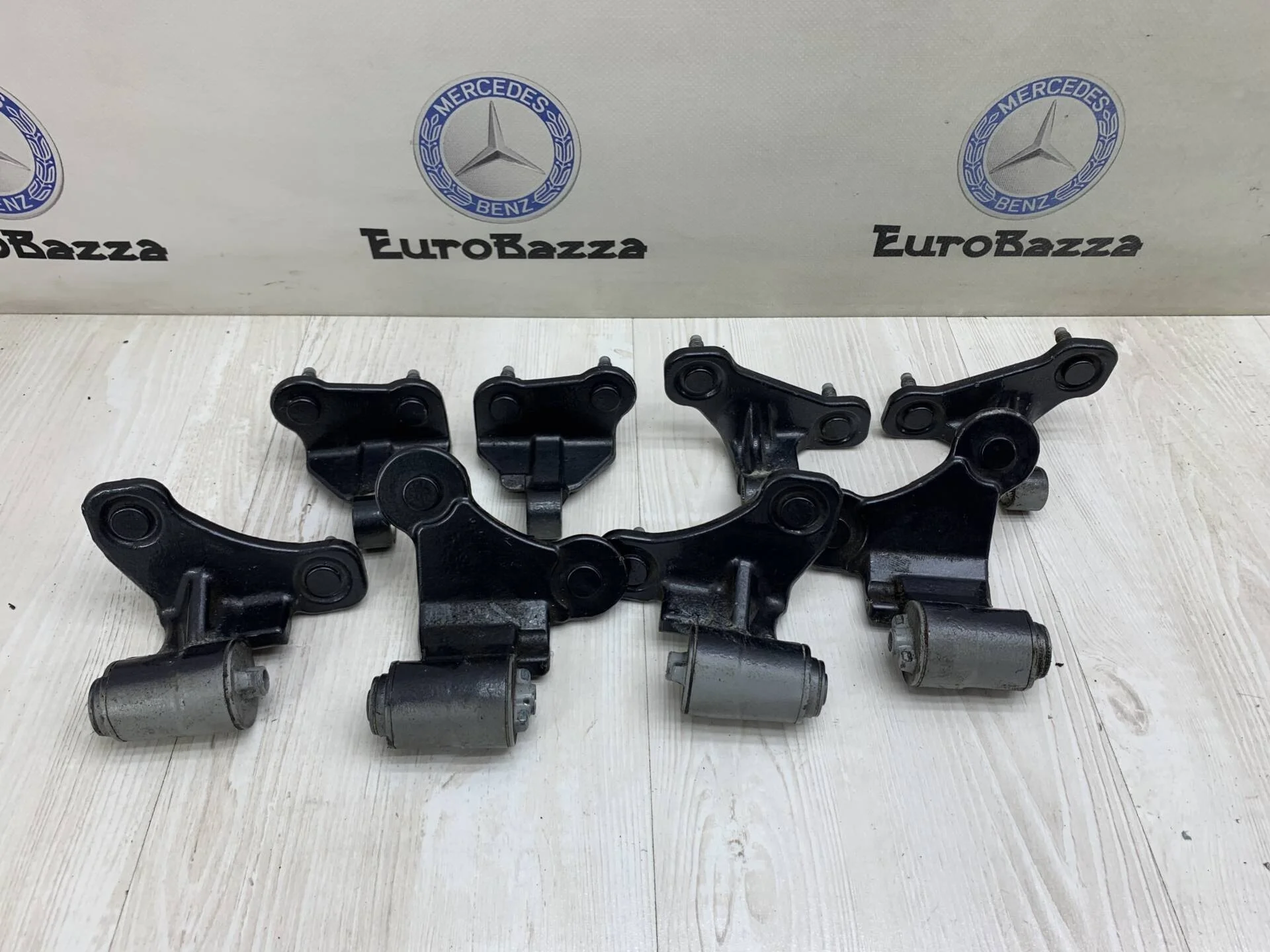 Петля двери Mercedes W212