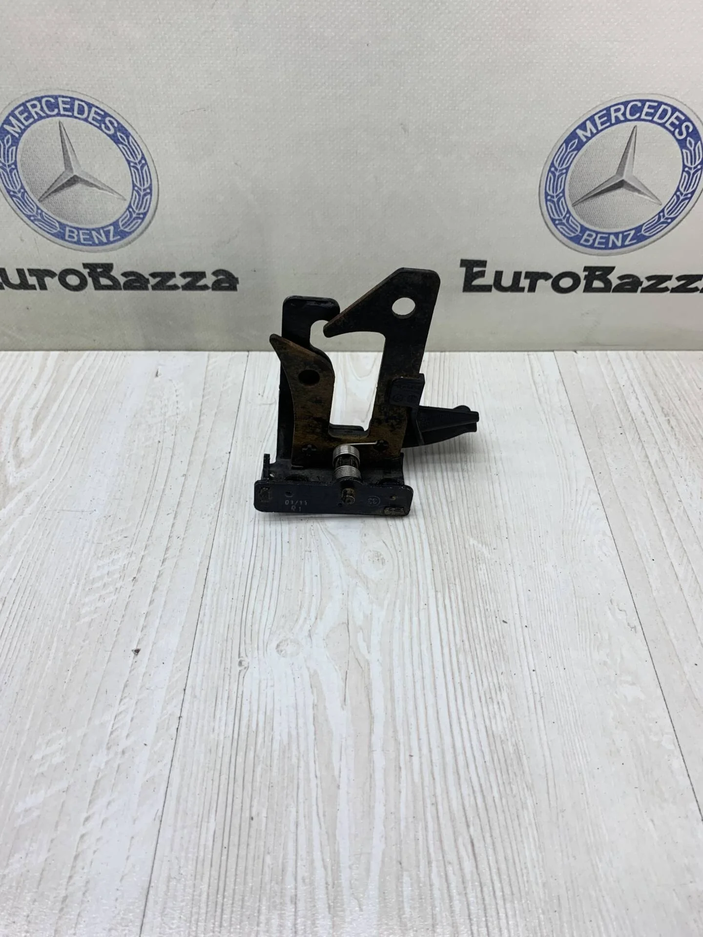 Замок капота Mercedes W212