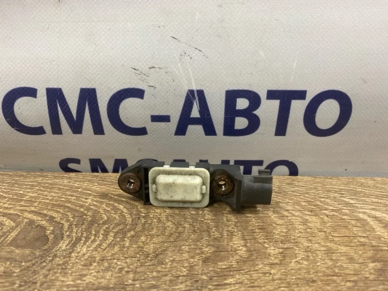 Датчик удара Volvo Xc90 30724677 ХС90 4.4 B8444S, передний