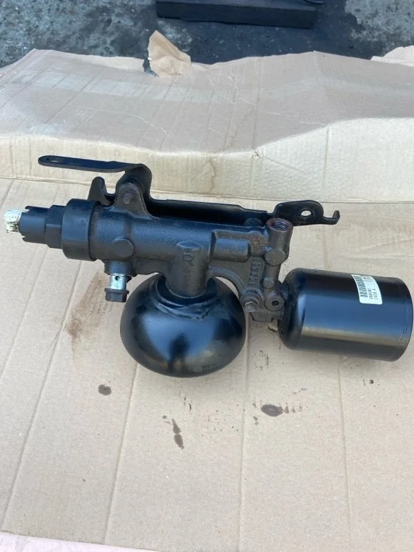 Клапан гидроподвески TOYOTA Land Cruiser 2018 4803060010 URJ202 4.5 1VD-FTV, задний правый