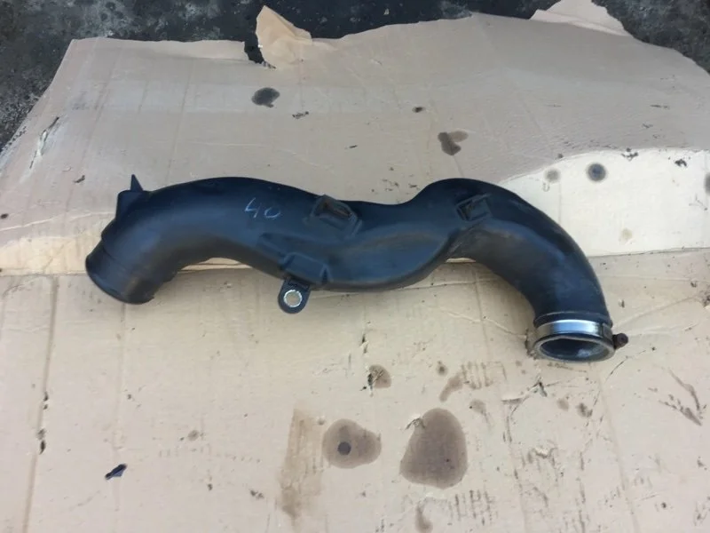 Патрубок воздушного фильтра Toyota Land Cruiser 2010 1787551020 URJ200 1VD-FTV 4.5, правый