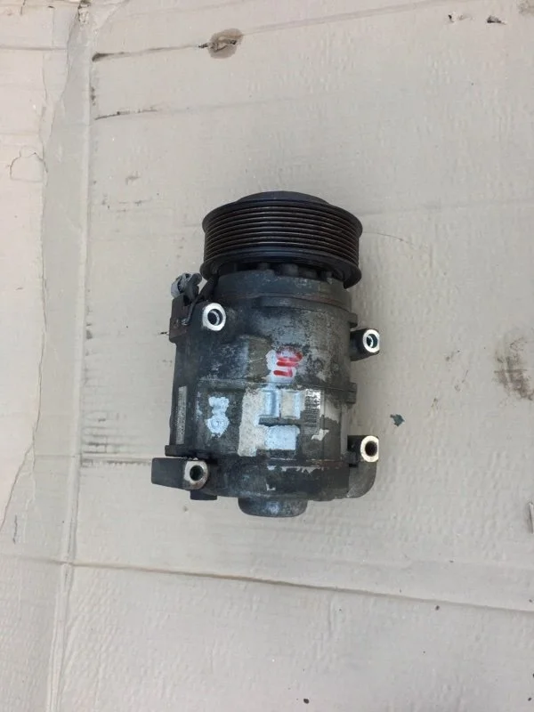 Компрессор кондиционера Toyota Land Cruiser 2010 883206A320 URJ200 1VD-FTV 4.5