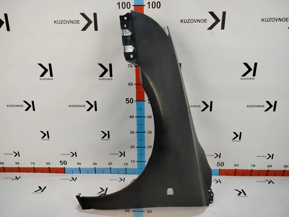 Крыло Toyota Avensis