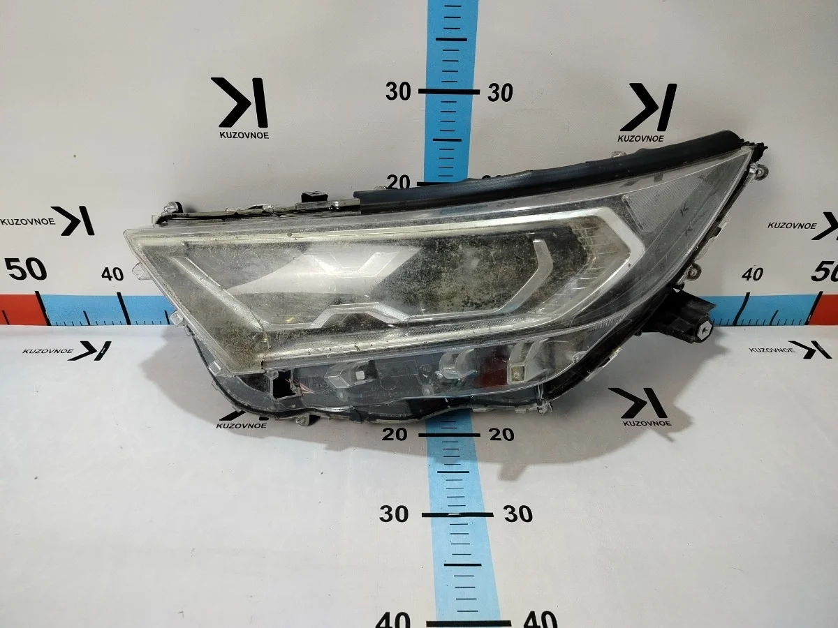 Фара Toyota Rav4 2018- XA50