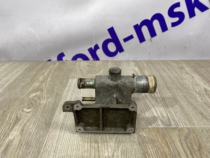 Фланец системы охлаждения FORD FOCUS 2 2007г