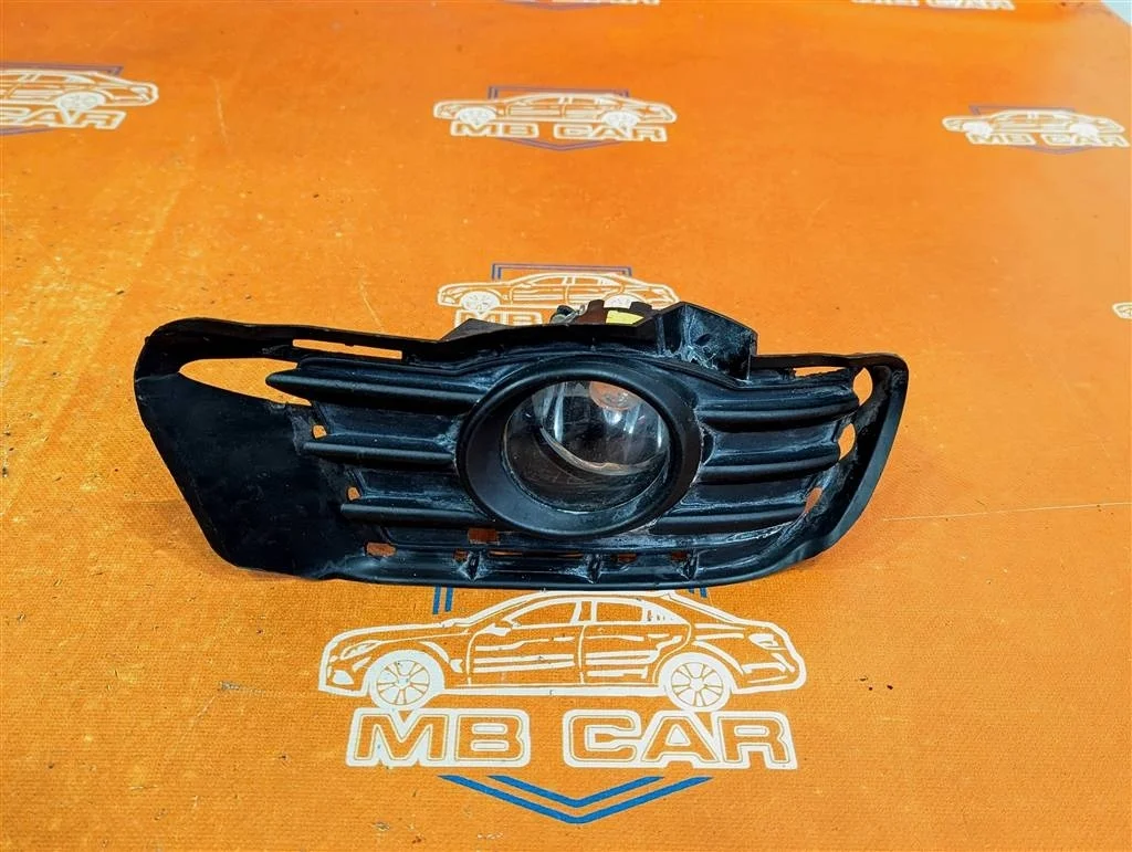 Противотуманка правая Mercedes-Benz