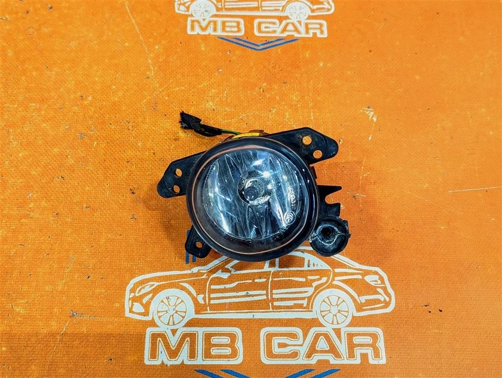Противотуманка левая Mercedes-Benz