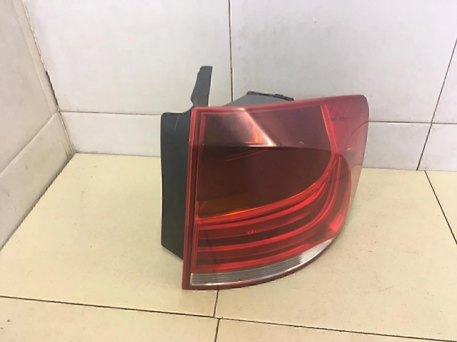 Фонарь задний наружный правый X1 E84 2009>