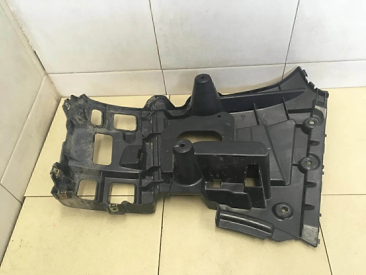 Направляющая заднего бампера левая X1 E84 2009>