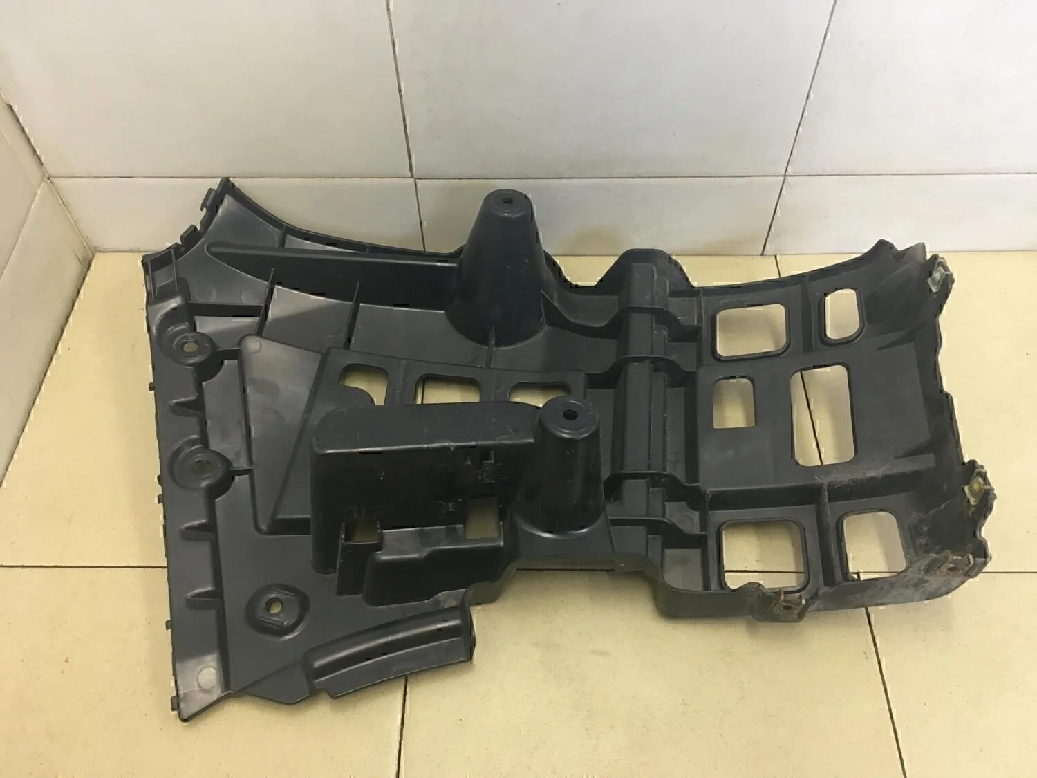 Направляющая заднего бампера правая X1 E84 2009>