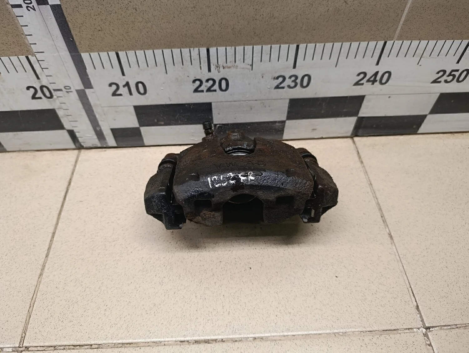 Суппорт передний правый Fabia 2007-2015