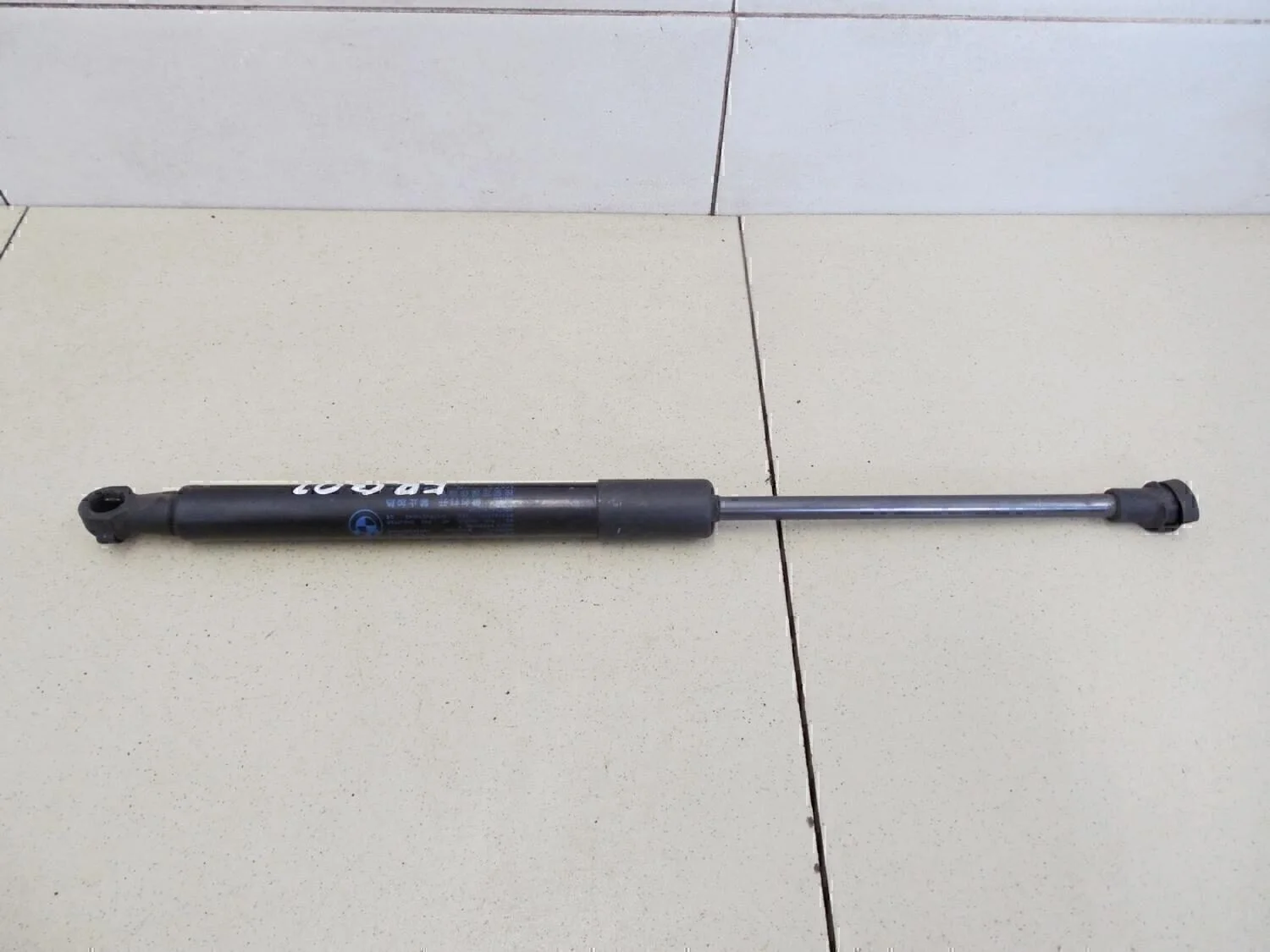 Амортизатор капота X1 E84 2009>