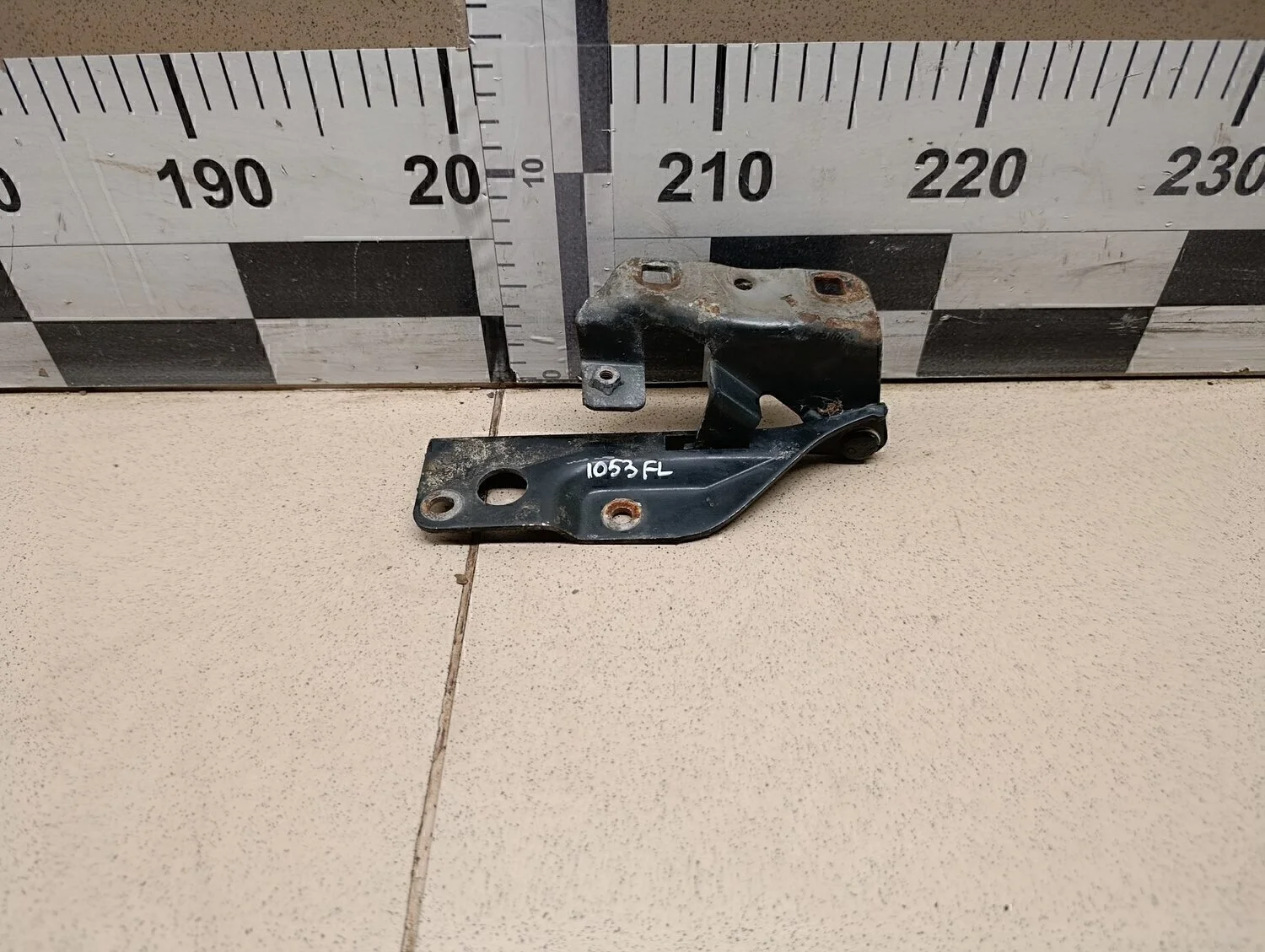 Петля капота левая Almera Classic (B10) 2006-2013