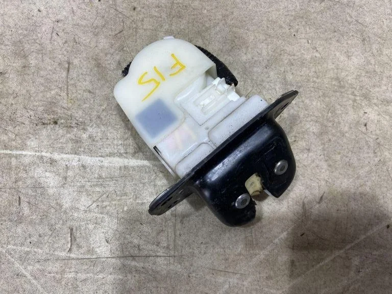 Замок багажника Nissan Juke F15 Жук Ф15 90502EN00A