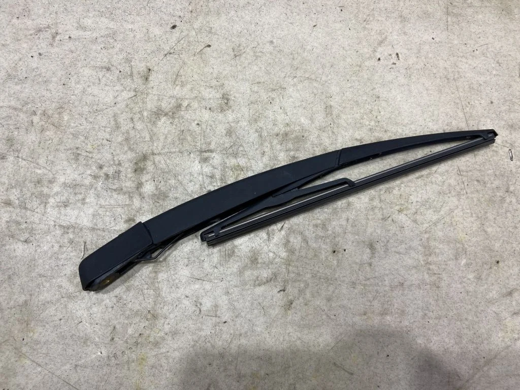 Поводок очистителя зад Nissan Juke F15 28781CJ00A