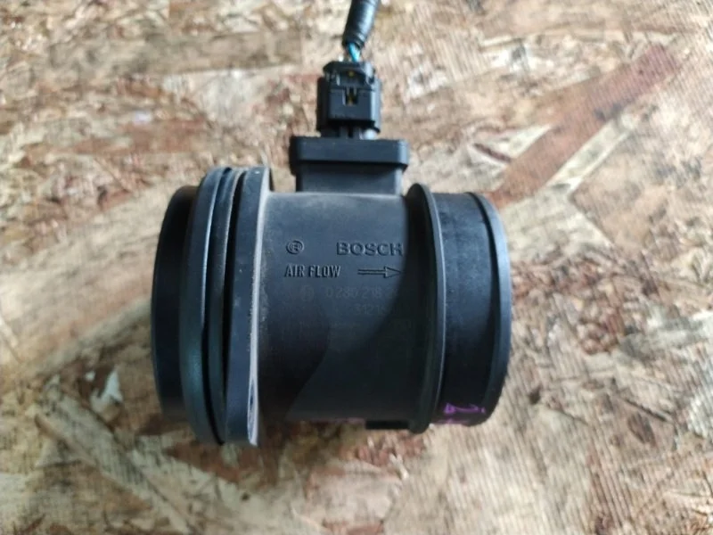 Датчик массового расхода воздуха дмрв Volvo V70 2009 BW