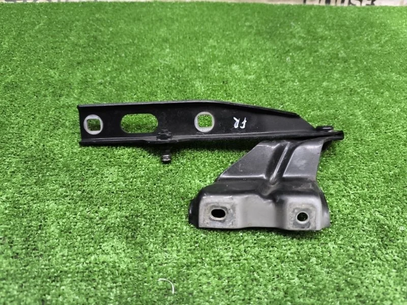 Петля капота правая Audi Q5 2011 8R0823302A 8R CDN