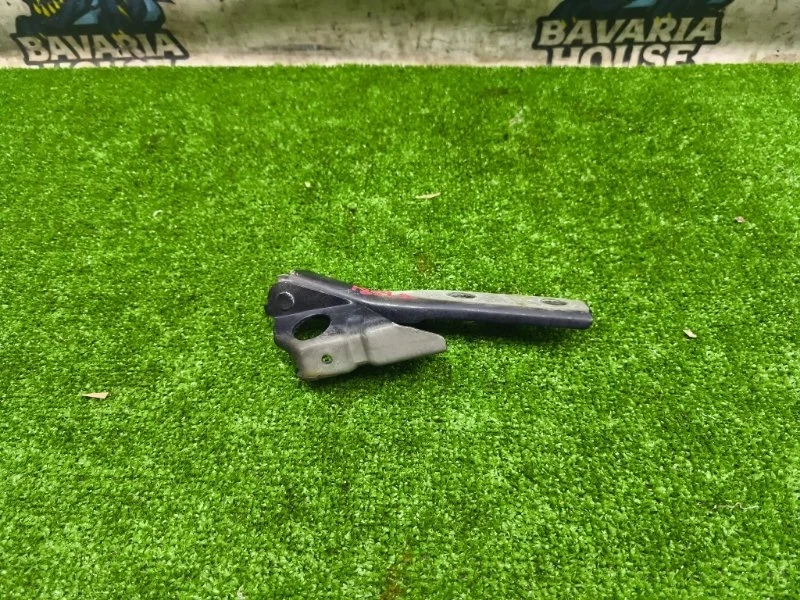 Петля капота правая Audi A3 2008 8P0823302B 8P CCZ