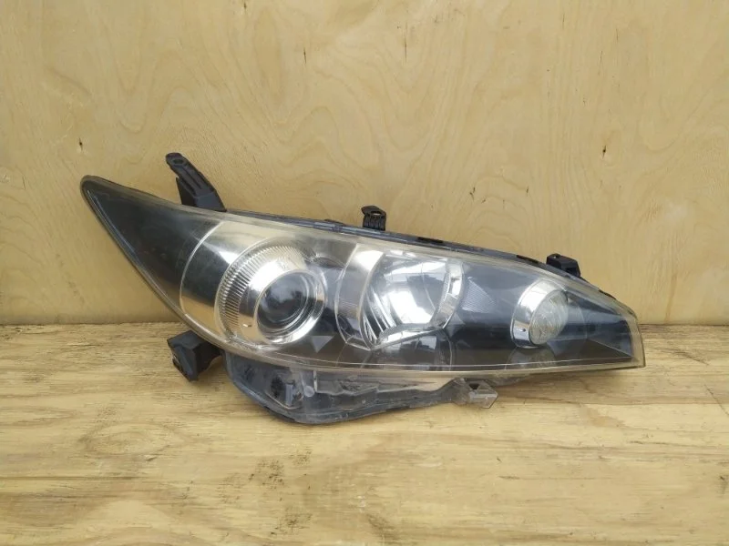 Фара Toyota Wish 2009 ZGE21